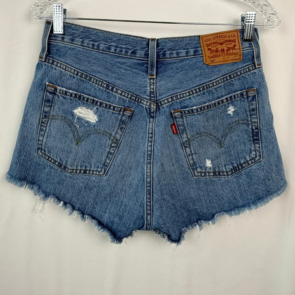 Levis 501 Original Cutoff Denim Shorts Size 28 Medium Wash Blue Excellent‎